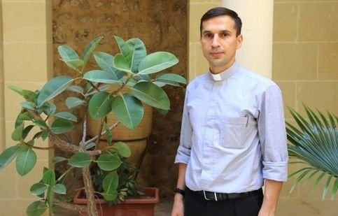 IL PRETE IRAQENO CHE TURBA IL MEETING: «SCIITI E SUNNITI SI SCANNANO, MA IL LORO VERO OBIETTIVO SONO I CRISTIANI»