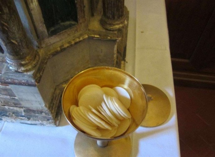 “Così ho trovato le ostie intatte a mesi dal sisma”