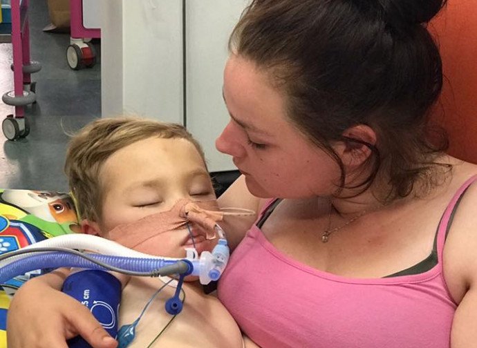 “Mio figlio come Alfie: dissero che doveva morire, invece…”