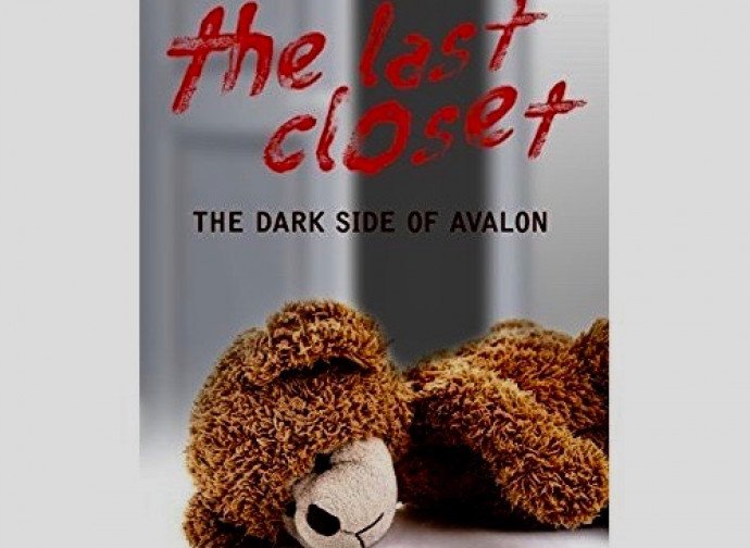 “Ecco perché i miei genitori gay erano anche pedofili”