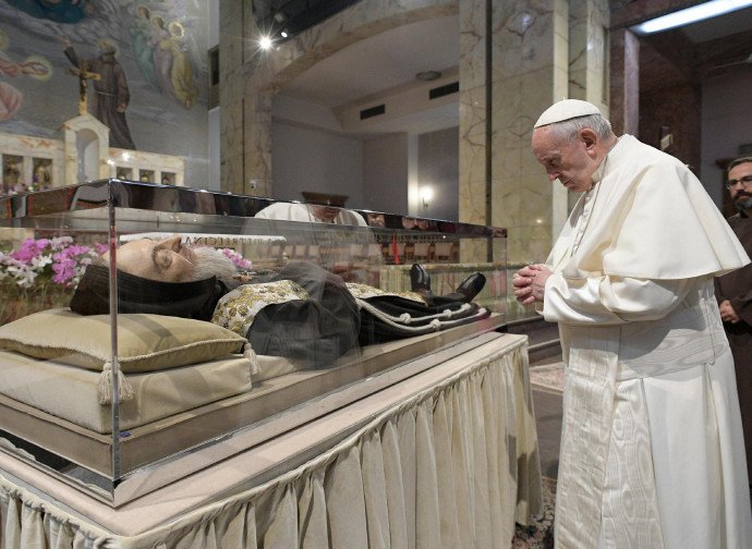 Papa da Padre Pio, una “catechesi” sul demonio