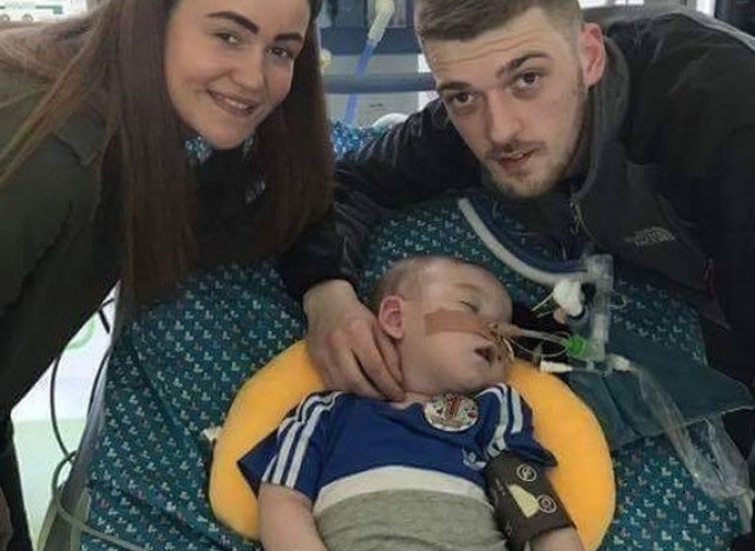 La mamma e il papà di Alfie: «Ecco chi è nostro figlio»